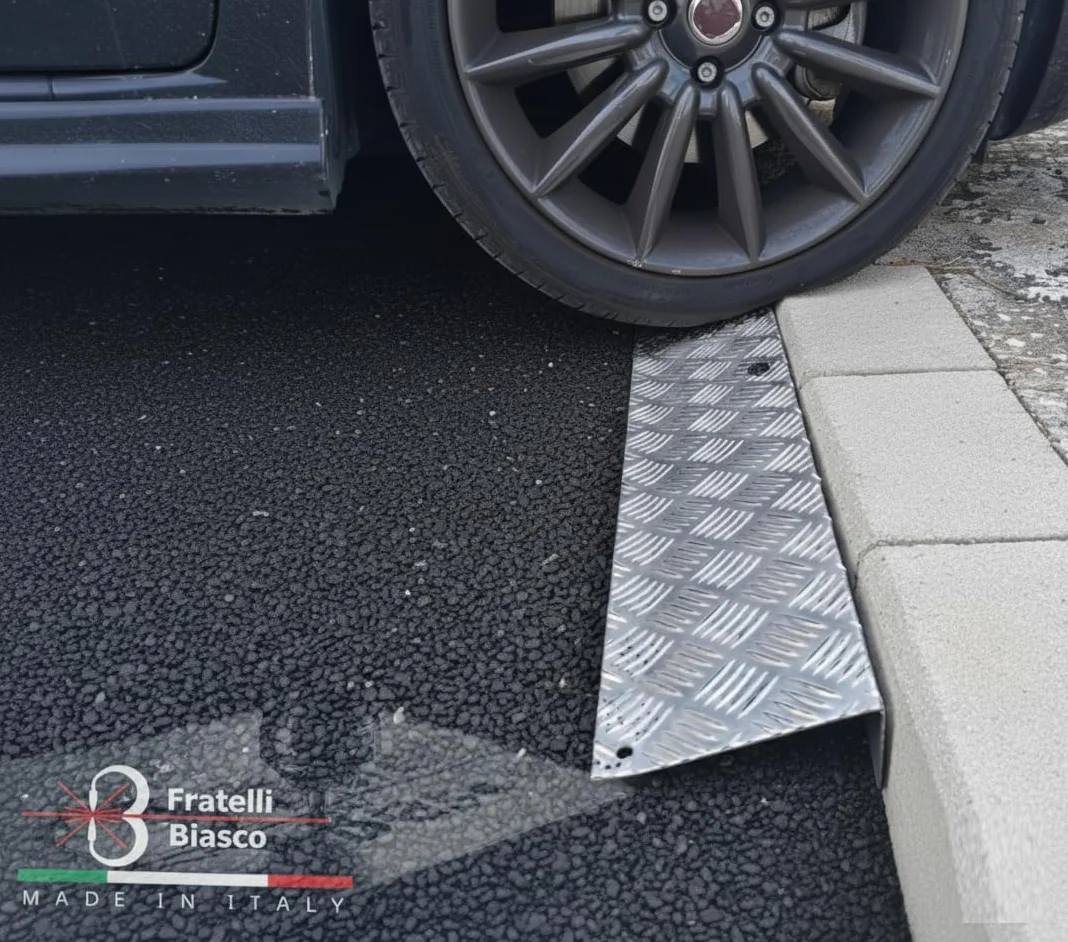 Rampa in ALLUMINIO MANDORLATO - Resistente Fino a 200 Kg - Trasporto Facile (l 15 cm x H 5 cm x L 100 cm)