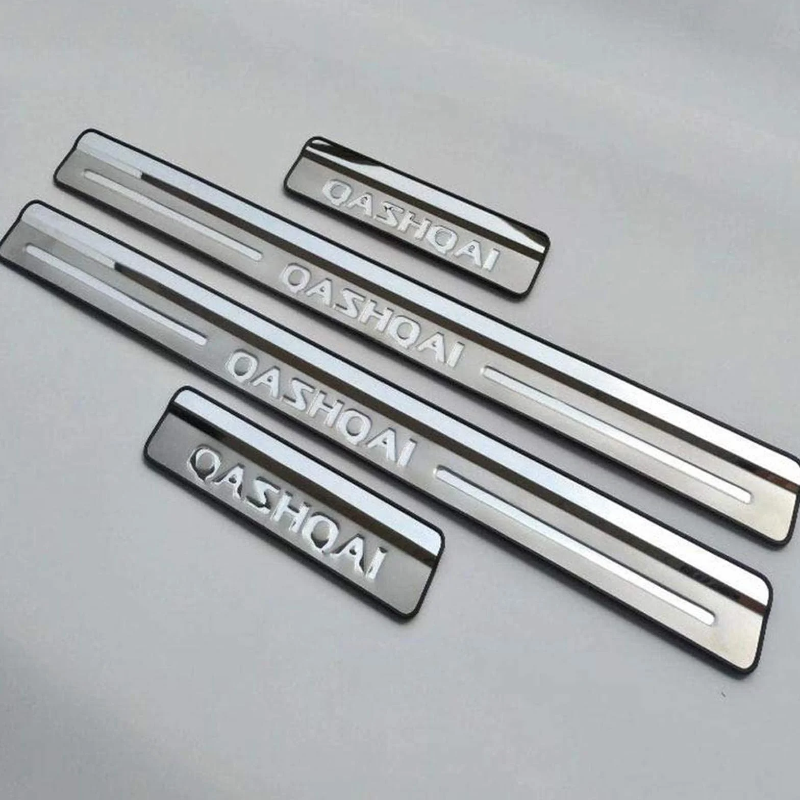 4 Pezzi Acciaio Inossidabile Battitacco per Auto Sticker per NIS-San Qashqai J10 2007-2013, Esterno Battitacco Protezione Plates Anti-Graffio Scuff Adesivi Accessori,Silver