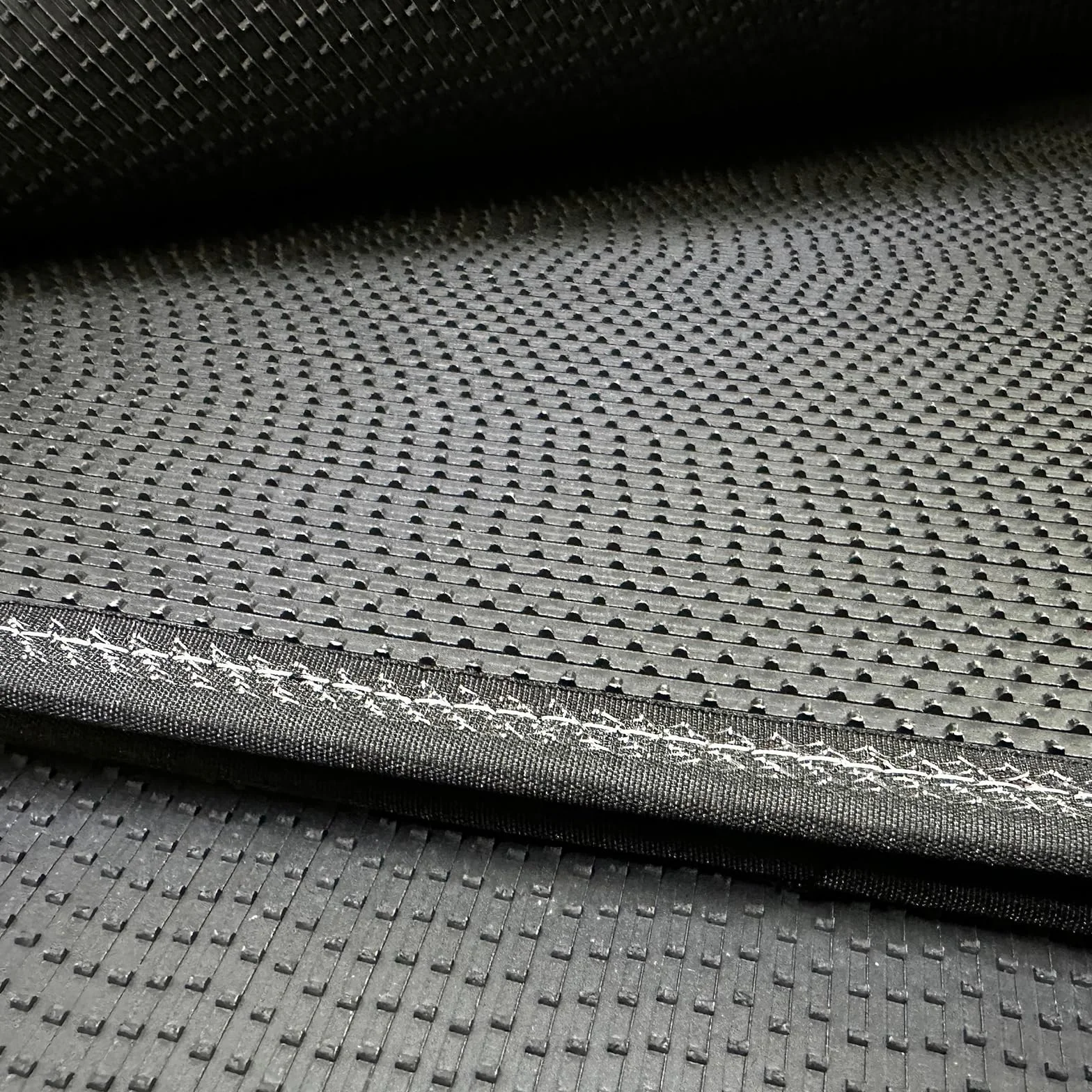 SERIE 4 TAPPETI - TAPPETINI IN MOQUETTE NERI PER 500 DAL 2007 AL 2012 con battitacco Cucito e Striscia Antiscivolo