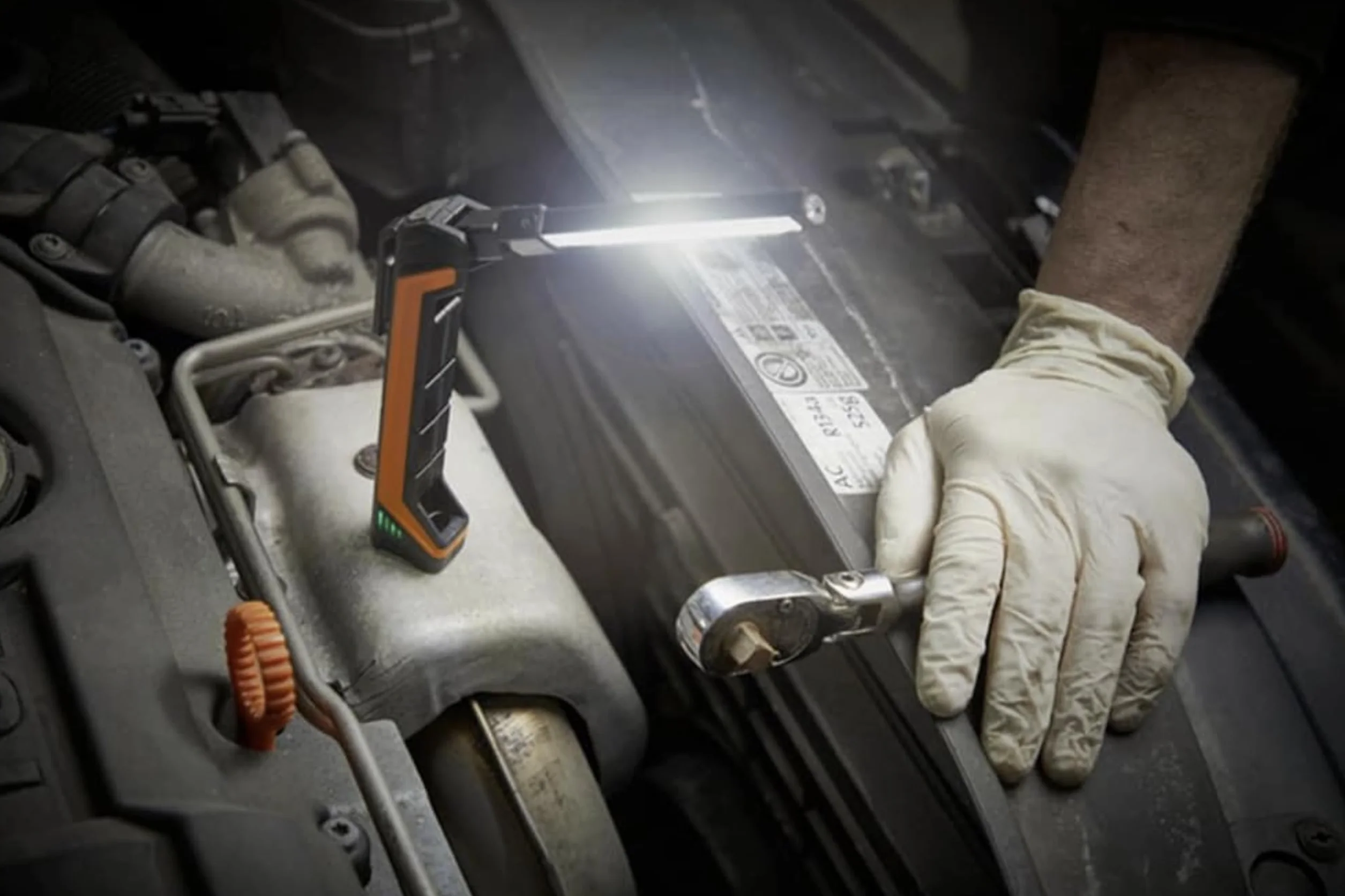 OSRAM LEDinspect POCKET200, Luce di ispezione a LED Sottile, 6500K, Ricaricabile, Magnetica, Flessibile