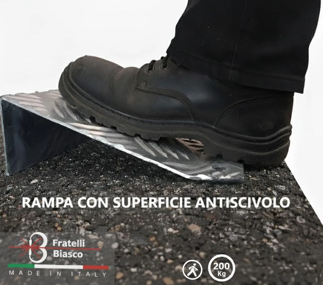 Rampa in ALLUMINIO MANDORLATO - Resistente Fino a 200 Kg - Trasporto Facile (l 15 cm x H 5 cm x L 100 cm)